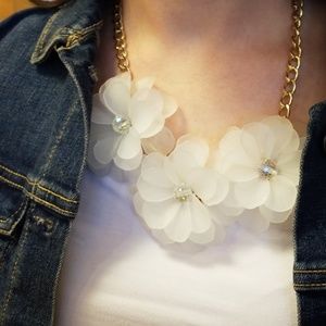 Lovely floral collar-style necklace
